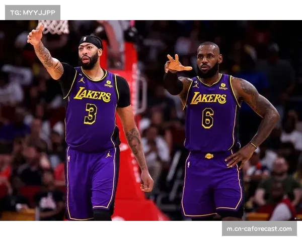 哈姆球员集体反抗 拉塞尔呛声里夫斯拒绝击掌